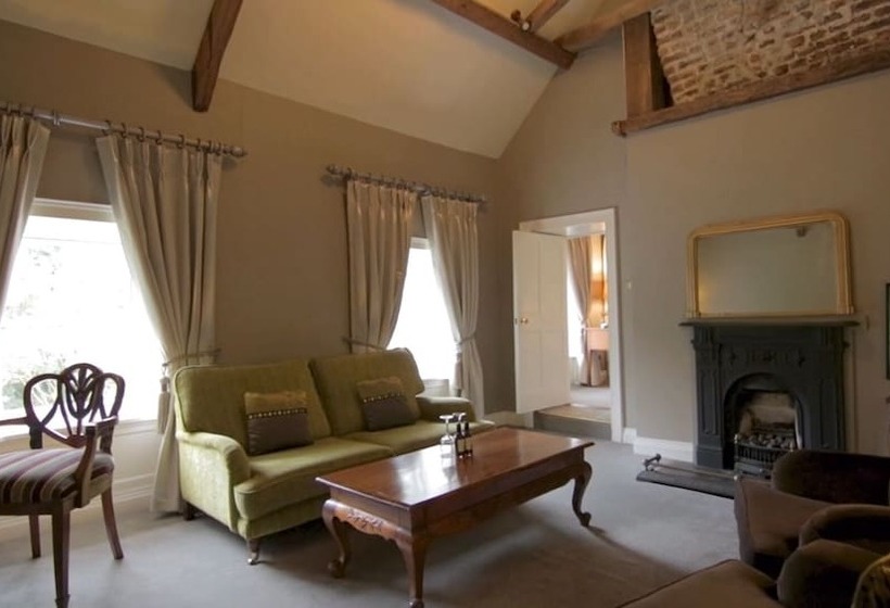 جناح جونيور, Maryborough Hotel & Spa