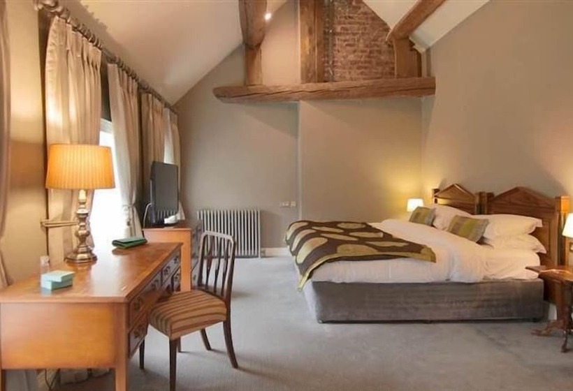 جناح جونيور, Maryborough Hotel & Spa