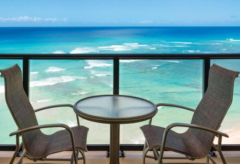 带大床的俱乐部房间, Outrigger Waikiki Beach Resort