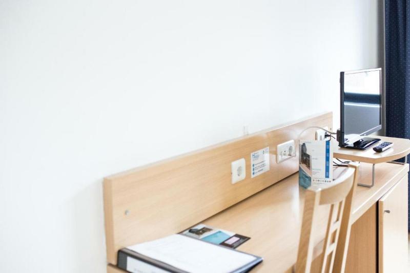 اتاق استاندارد, Puerta De Santillana