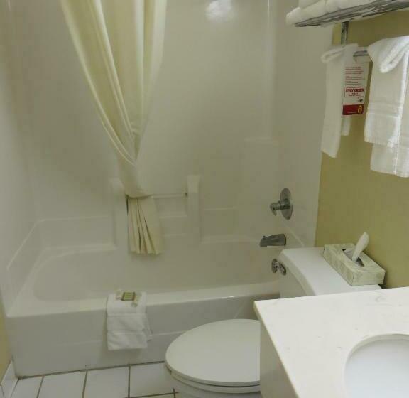 Standard-huone 2 Parivuodetta, Super 8 By Wyndham Indianapolis/ne/castleton Area