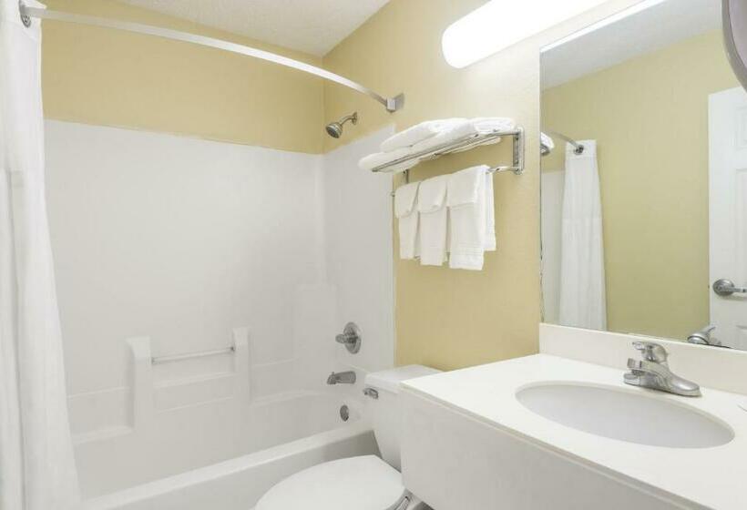 Standard-huone 2 Parivuodetta, Super 8 By Wyndham Indianapolis/ne/castleton Area