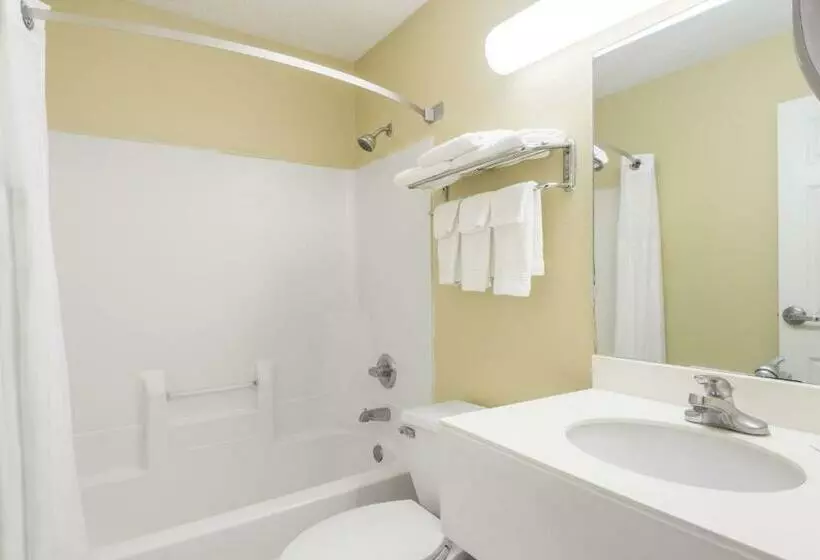 Standard-huone 2 Parivuodetta, Super 8 By Wyndham Indianapolis/ne/castleton Area