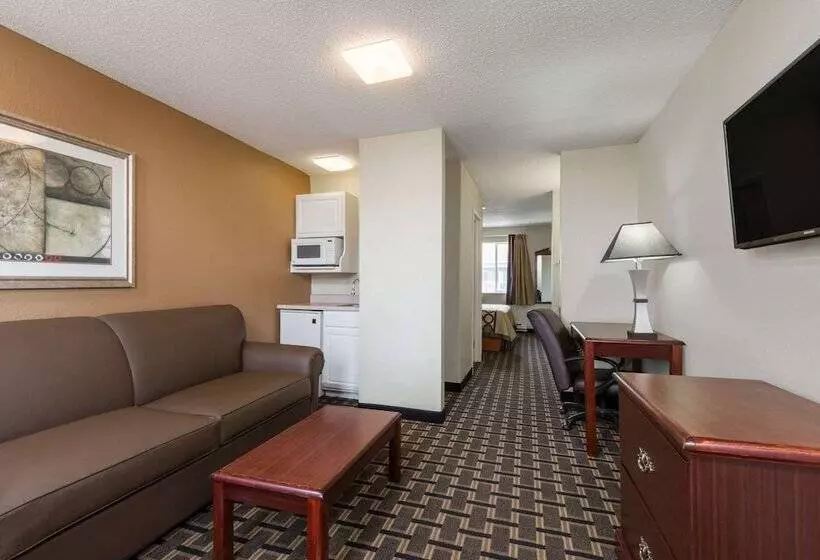 Sviitti, Super 8 By Wyndham Indianapolis/ne/castleton Area