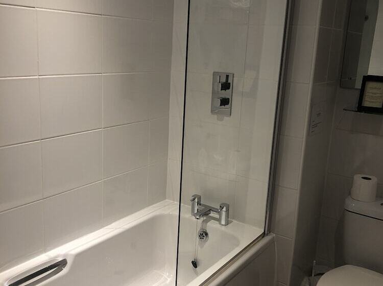 Номер Стандарт, The Vicarage