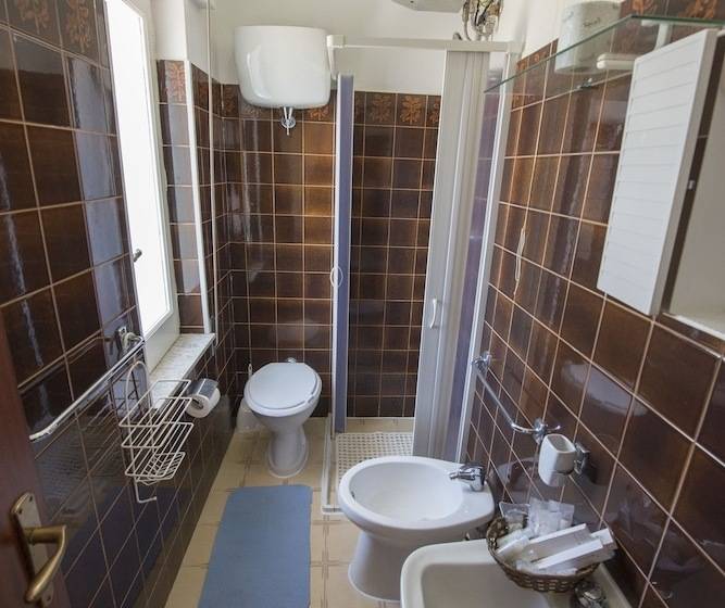 Номер Стандарт Трехместный, Umberto