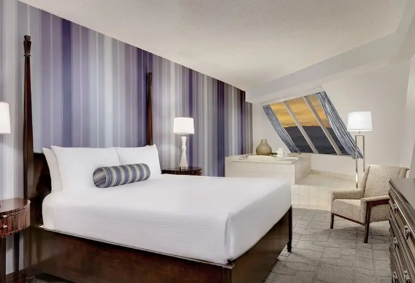 キングサイズベッドのスイートルーム, Luxor Hotel And Casino