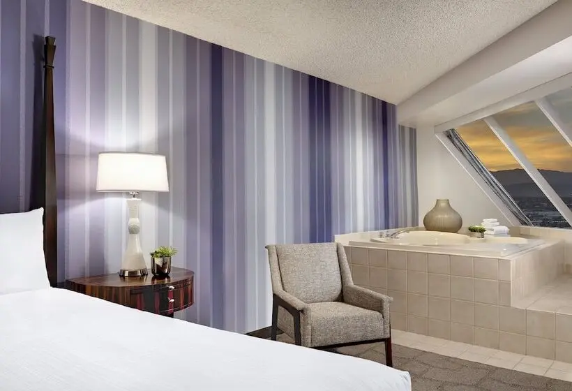 キングサイズベッドのスイートルーム, Luxor Hotel And Casino