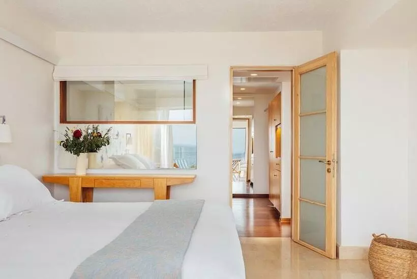 سوئیت کلاسیک, St. Nicolas Bay Resort Hotel & Villas