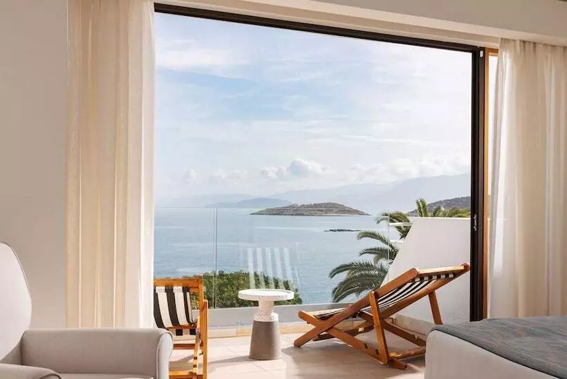 سوئیت کلاسیک, St. Nicolas Bay Resort Hotel & Villas
