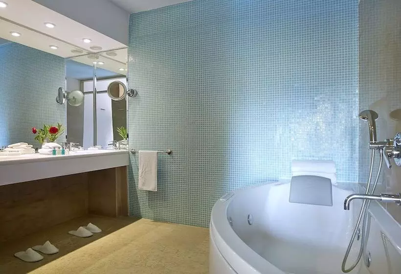 استودیو کلوب, St. Nicolas Bay Resort Hotel & Villas