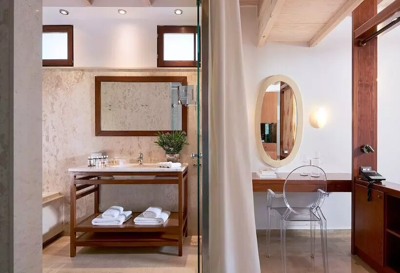 استودیو کلوب, St. Nicolas Bay Resort Hotel & Villas