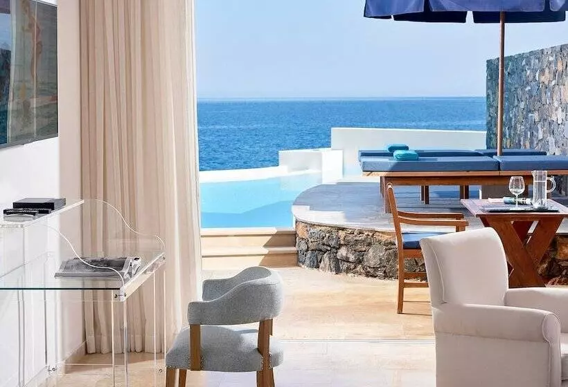استودیو کلوب, St. Nicolas Bay Resort Hotel & Villas
