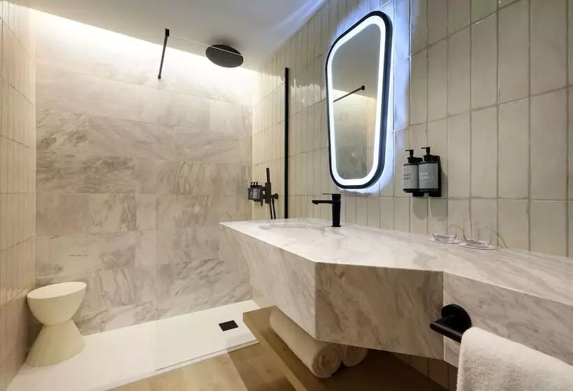 سوئیت جونیور با چشم‌انداز باغ, Grand Palladium Select Palace Ibiza
