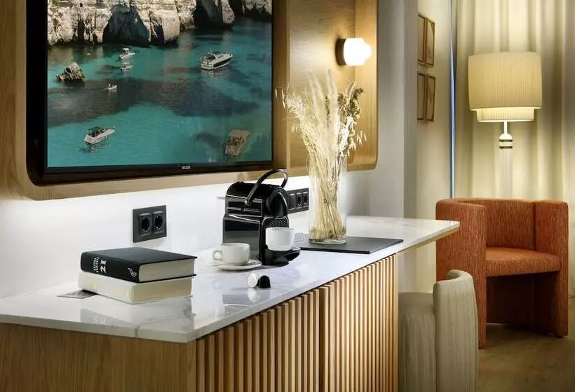 سوئیت جونیور با چشم‌انداز باغ, Grand Palladium Select Palace Ibiza