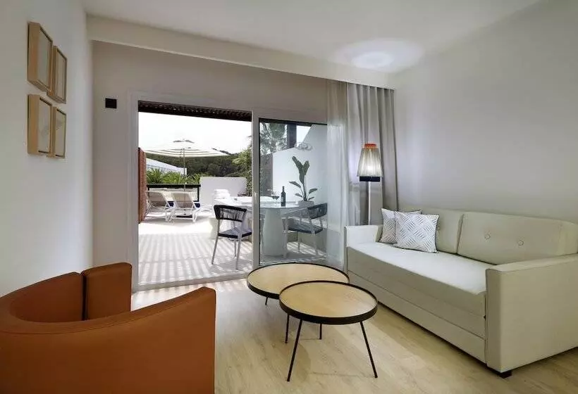 سوئیت جونیور با ماساژ آبی, Grand Palladium Select Palace Ibiza