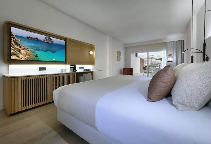 سوئیت جونیور با ماساژ آبی, Grand Palladium Select Palace Ibiza
