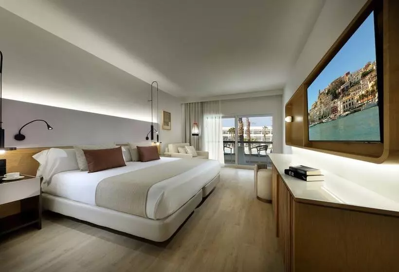 اتاق لوکس با چشم‌انداز استخر, Grand Palladium Select Palace Ibiza