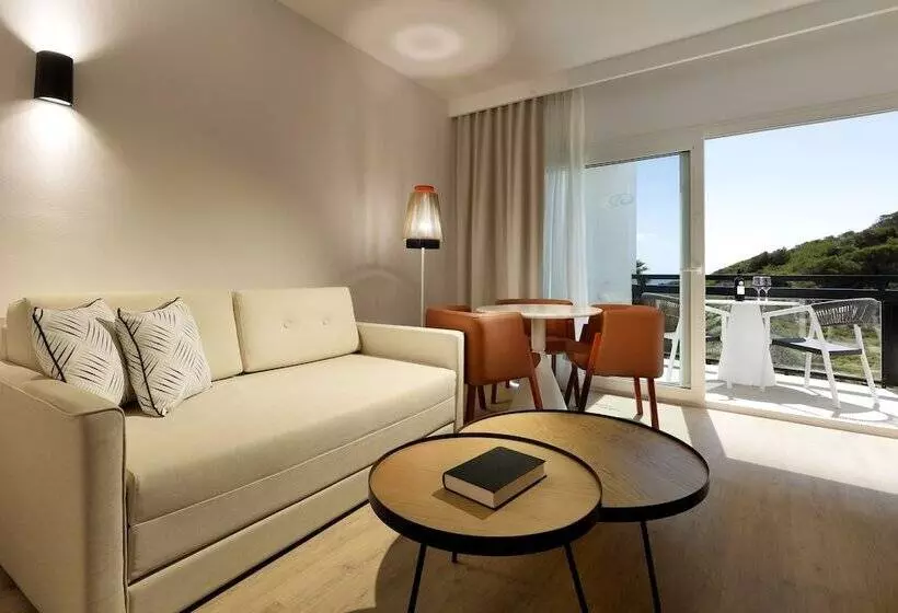 سوییت جونیور با چشم‌انداز دریا, Grand Palladium Select Palace Ibiza