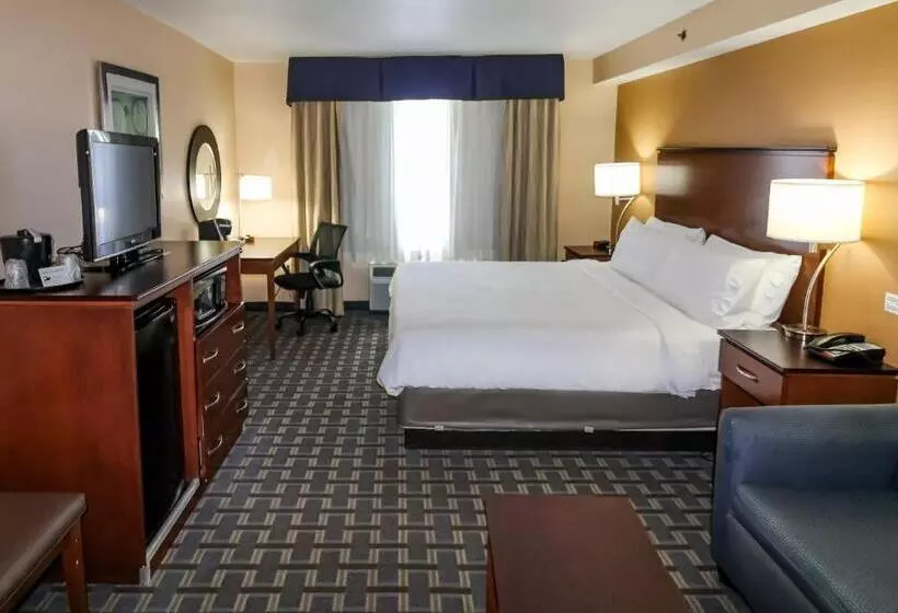 キングサイズベッドのスイートルーム, Holiday Inn Express Hotel & Suites Cocoa Beach, An Ihg