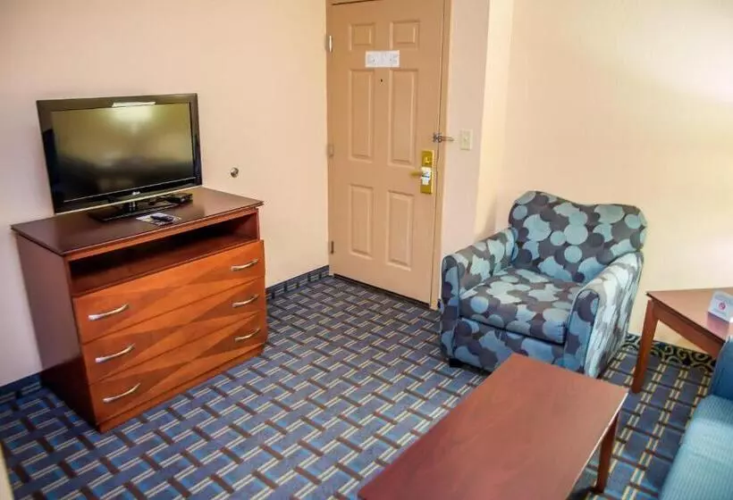 キングサイズベッドのスイートルーム, Holiday Inn Express Hotel & Suites Cocoa Beach, An Ihg