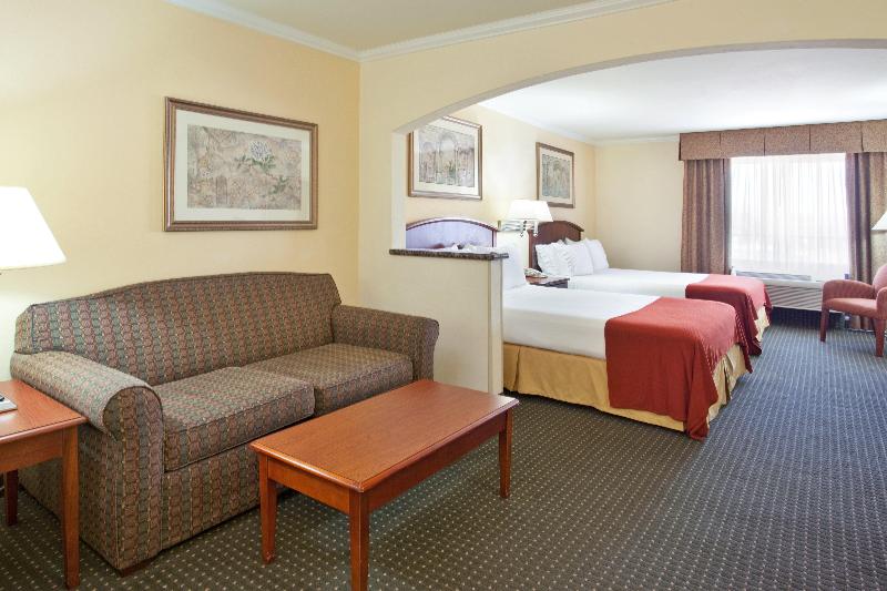 장애인을 위한 스위트, Holiday Inn Express Hotel & Suites Tucson Mall, An Ihg