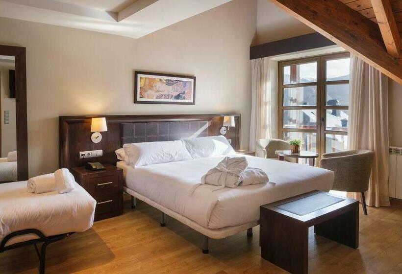 חדר דלוקס לשלושה, Snö Aragon Hills