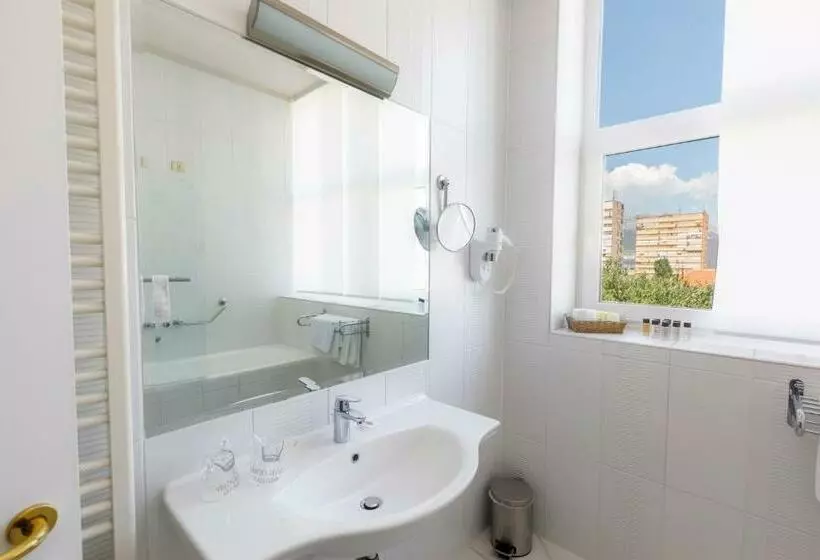 Habitación Estándar, Art
