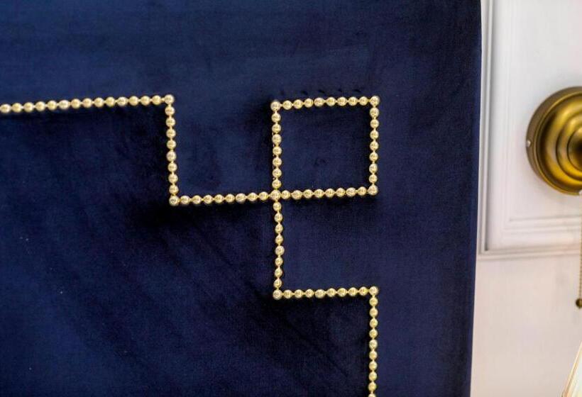 Standard Room with Balcony, Art