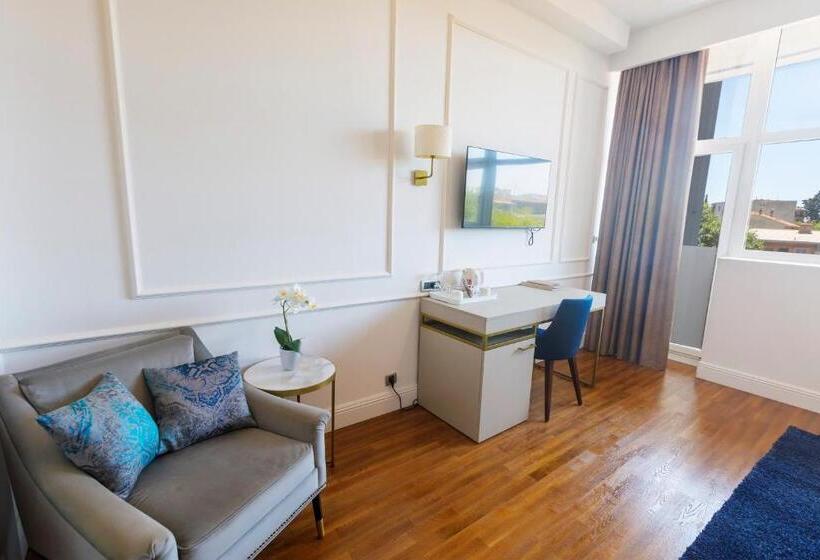 Standard Room with Balcony, Art