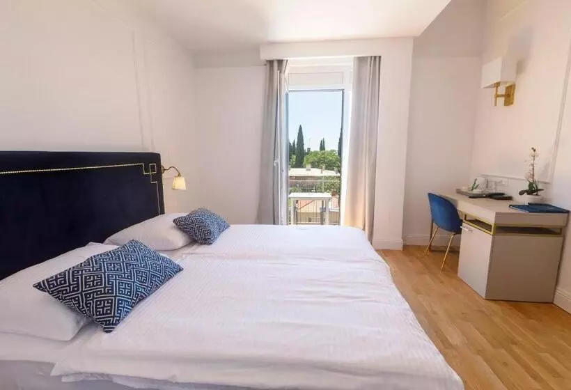 Habitación Estándar con Balcón, Art