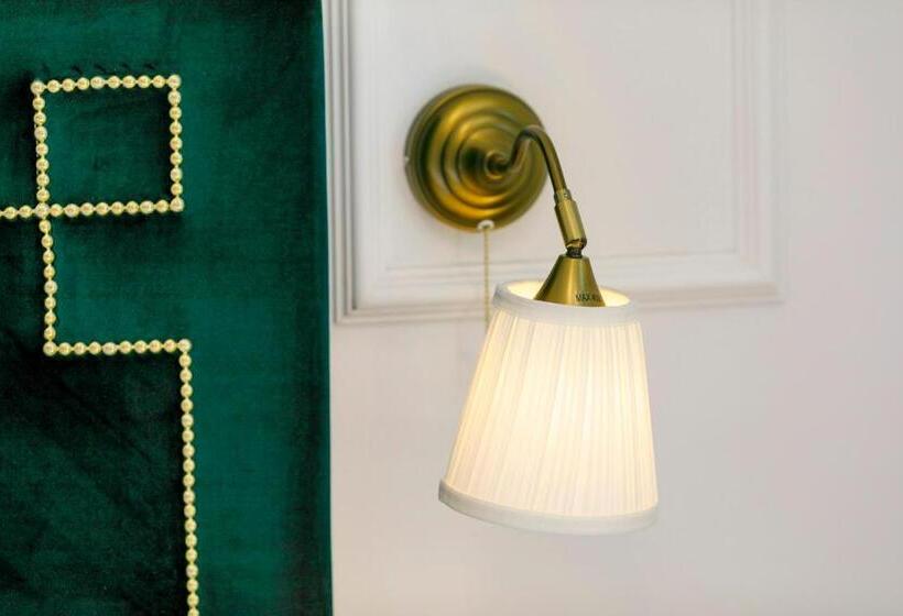 Standard Room with Balcony, Art