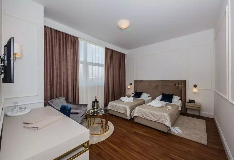 Habitación Triple Estándar, Art
