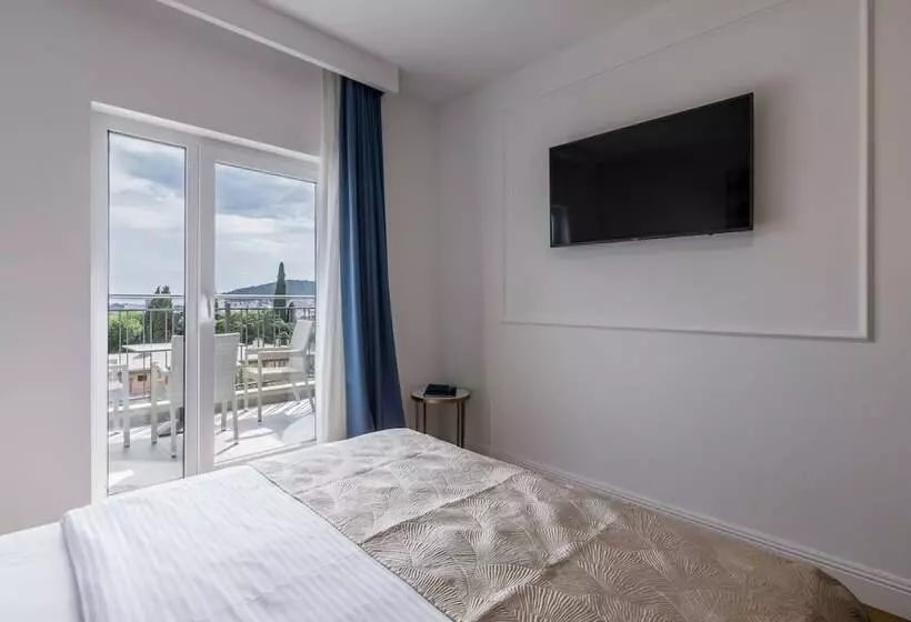Habitación Triple Estándar, Art