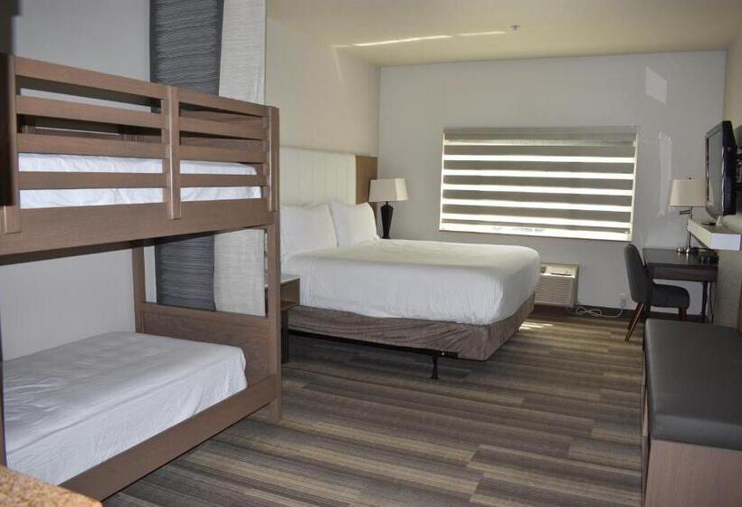 غرفة عائلية, Marguerite South Anaheim   Garden Grove, Trademark Collection By Wyndham