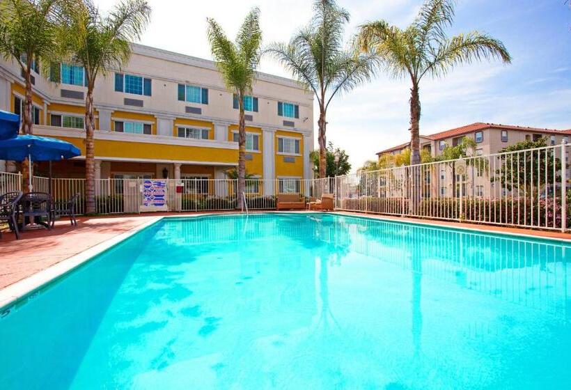 غرفة ديلوكس لذوى الاحتياجات الخاصة, Marguerite South Anaheim   Garden Grove, Trademark Collection By Wyndham