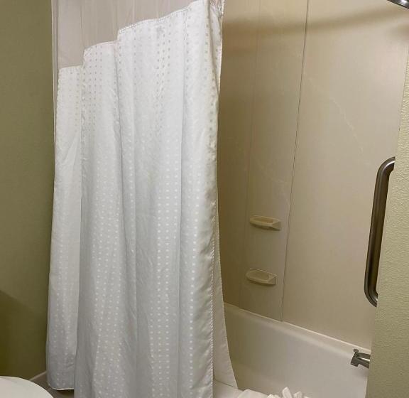 غرفة قياسية سرير كينج, Marguerite South Anaheim   Garden Grove, Trademark Collection By Wyndham