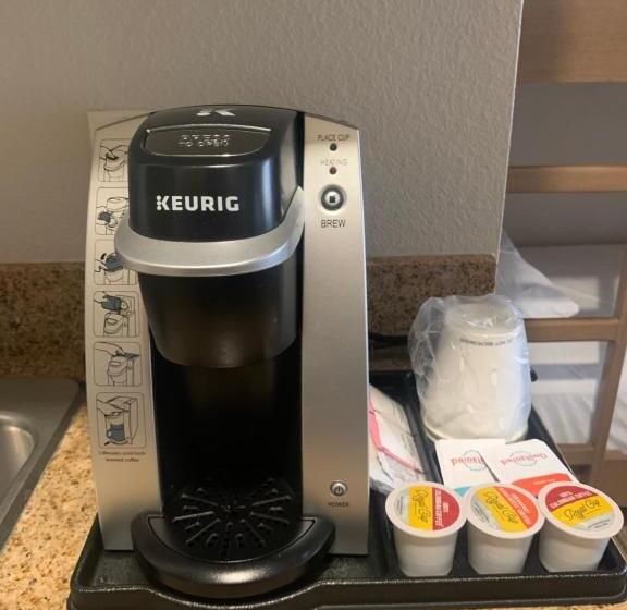 غرفة قياسية سرير كينج, Marguerite South Anaheim   Garden Grove, Trademark Collection By Wyndham