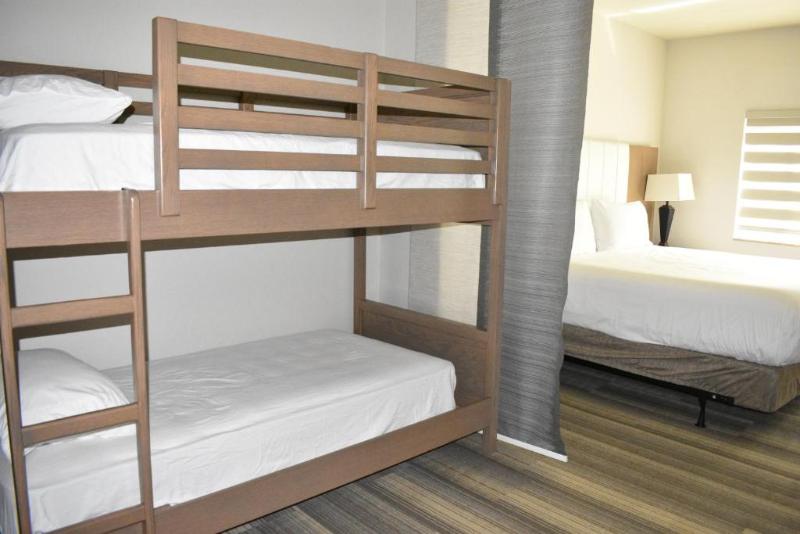 غرفة عائلية, Marguerite South Anaheim   Garden Grove, Trademark Collection By Wyndham