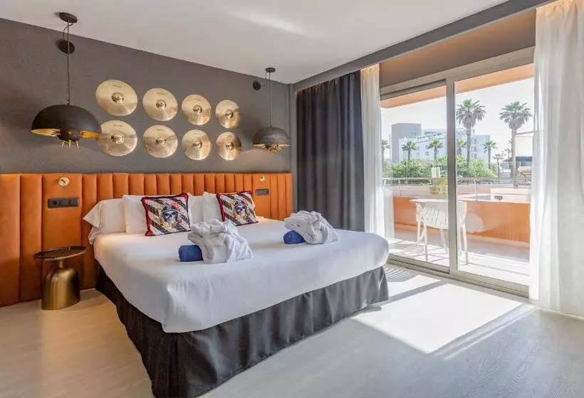 سوئیت جونیور پریمیوم, Marins Beach Club Adults Only