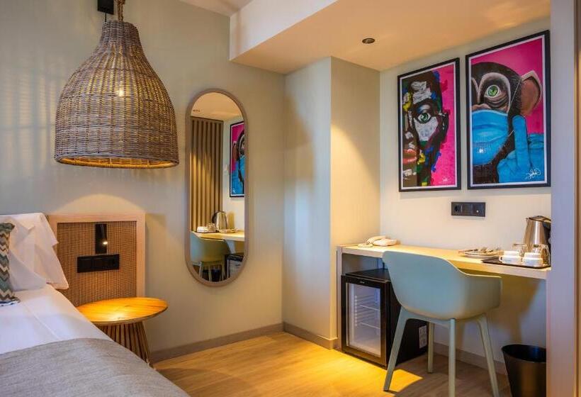 סוויטת ג'וניור עם מרפסת, Marins Beach Club   Adults Only