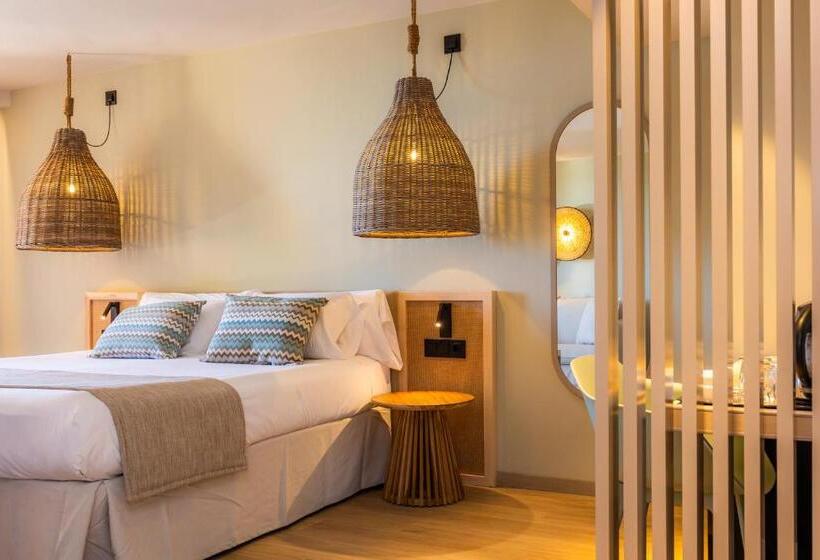 סוויטת ג'וניור עם מרפסת, Marins Beach Club   Adults Only