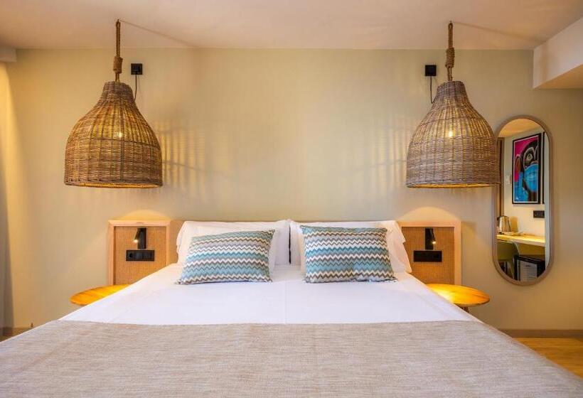 סוויטת ג'וניור עם מרפסת, Marins Beach Club   Adults Only