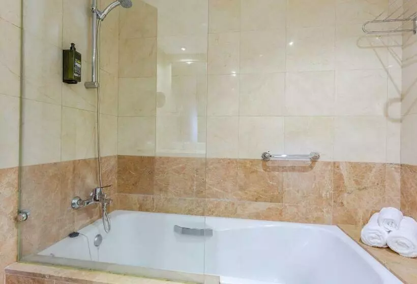 سوئیت با بالکن, Marins Beach Club Adults Only