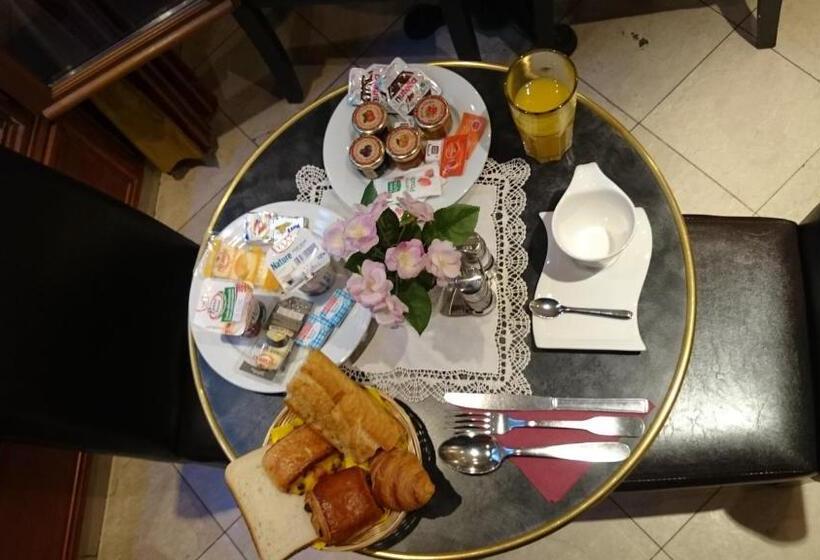 اتاق استاندارد چهار تخته, Korner Montmartre