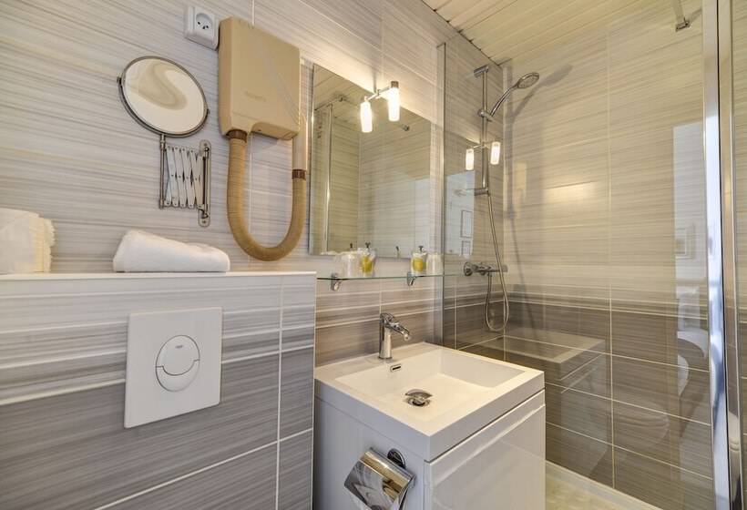 اتاق استاندارد یک نفره, Korner Montmartre