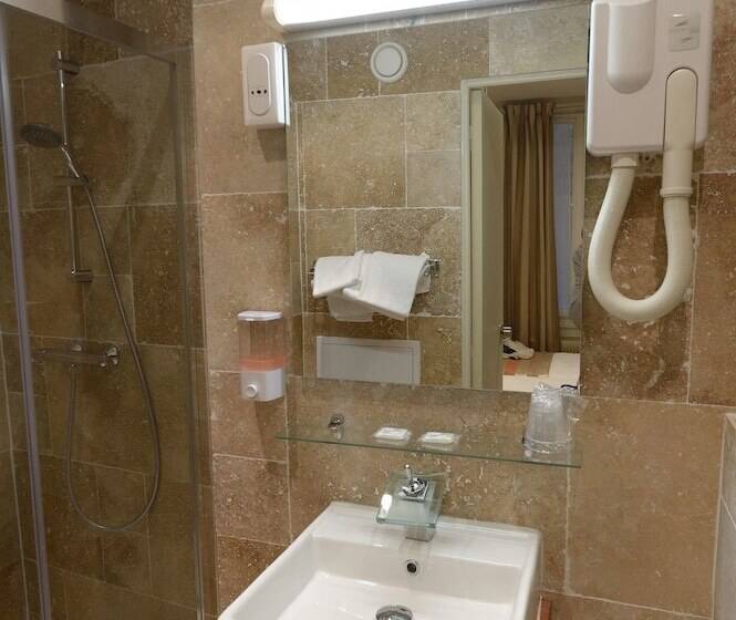 اتاق استاندارد یک نفره, Korner Montmartre