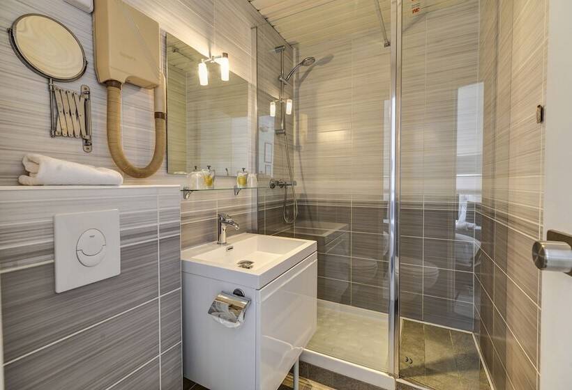 اتاق استاندارد, Korner Montmartre