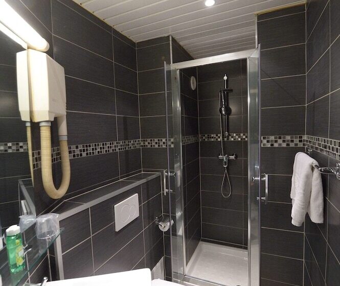 اتاق استاندارد چهار تخته, Korner Montmartre