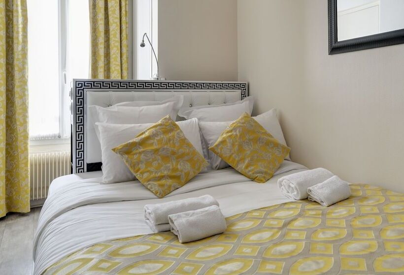 اتاق استاندارد, Korner Montmartre